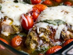 Soczysty filet zapiekany z kilkoma dodatkami. Mięso dosłownie rozpływa się w ustach i smakuje obłędnie