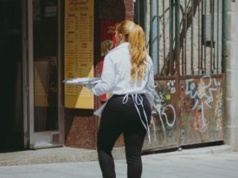 "Kelnerzy tego nienawidzą". Mówią, jak wygląda majówka w gastronomii