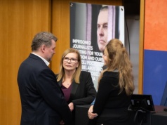 "Powiedział, że był niezłomny, byśmy nie musieli się wstydzić". Poczobut dzwonił do europosłów