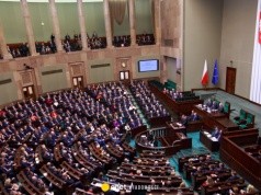 Nowy sondaż partyjny. Konfederacje zaliczają spadki notowań