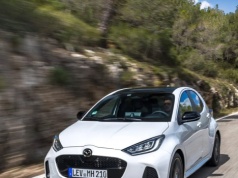Mazda2 Hybrid zmienia się na nowy rok modelowy. Teraz ma więcej sensu niż wcześniej