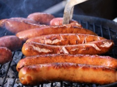 Kiełbasa z grilla w pierwszy dzień majówki? Sprawdź, czy biskup rzeszowski udzielił dyspensy