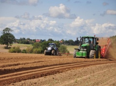 Chore pomysły unijnych urzędników znów uderzą w rolnictwo. „Rozwiązanie błędne i szkodliwe społecznie”