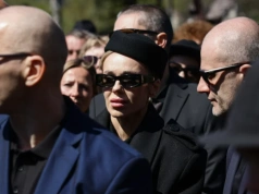 Wymowny gest na pogrzebie Łukasza Litewki. Tak Doda pożegnała posła