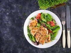 Najzdrowsze sałatki do dań z grilla. Rodzina będzie się zajadać