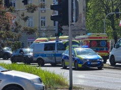 Radiowóz na sygnałach zderzył się z taksówką. Trzy osoby w szpitalu