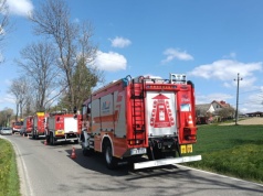 Pożar w Olszynach. W ogniu stanął budynek i samochód