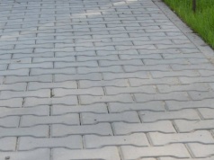 Bezpieczniej dla pieszych i kierowców. W Gromniku powstanie kolejny odcinek chodnika