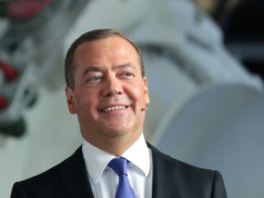 Miedwiediew nie kryje radości. Europa i USA jak "pająki w słoiku"