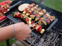 Biorą L4 na majówkę. "Mostkowanie" coraz częstsze. "Generuje napięcia"