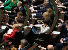 Kto za, kto przeciw? Tak głosowali posłowie w sprawie odwołania ministry zdrowia