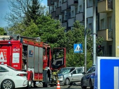 Auto wjechało w pieszego na chodniku przy Królewskiej