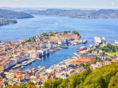 Trzy ciekawe miasta na lato. Loty z Polski już wystartowały