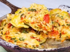 Grecki hit z cukinii i ziemniaków. Smakuje jak wakacje na Krecie