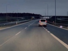 Kierowca sportowy wyzywa innych od „ameb”. A co sam pokazał na filmie?