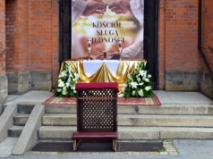 Dyspensa metropolity katowickiego na piątek 1 maja