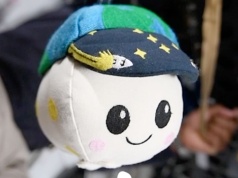 NASA sprzedaje oficjalną maskotkę z misji Artemis II. Kosmiczny pluszak trafia do sklepów