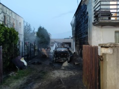 Niebezpieczny pożar samochodu w Skokach