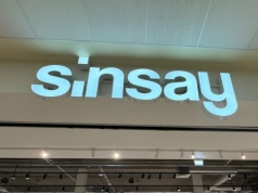 Te spodnie mają w składzie tylko len i wiskozę - są lekkie jak mgiełka, a cena śmieszna