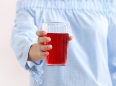 Ten niepozorny napój może wspierać drożność żył. Pijemy go za rzadko