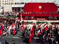Kiedy ludowy Titanic nabierał już wody, orkiestra wciąż grała marsz generalski