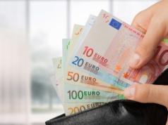 255 euro miesięcznie. Tyle Polacy biorą od Niemców