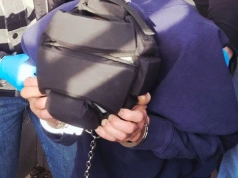 Będzie dobrze - to powiedział nożownik wychodząc z prokuratury. Usłyszał zarzut usiłowania zabójstwa wójt Starej Kornicy (galeria zdjęć i wideo)