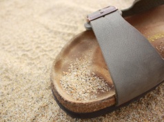 Męskie Birkenstocki w wiosennych stylizacjach – z czym łączyć kultowe modele?