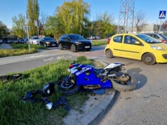 Wyjeżdżała z bocznej uliczki. Nie zauważyła nadjeżdżającego motocyklisty