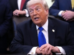 Donald Trump znosi cła na jeden produkt. "Na cześć króla i królowej"