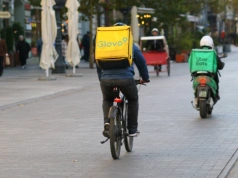 Rząd otwiera drzwi na cudzoziemców premium. Reszcie przykręca śrubę