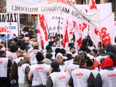 Rynek pracy w przebudowie. Związkowcy wychodzą na ulice, pracodawcy uspokajają