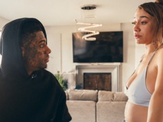 Blueface poniża i zdradza ciężarną dziewczynę, ale płaci jej za to 12 tys. dolarów