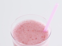 Mieszam kefir i wiosenne warzywo. Łatwiej gubię zbędne kilogramy