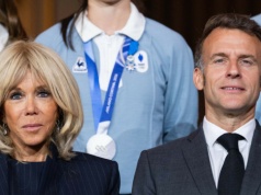 Brigitte Macron znów pokazała klasą. Jej nogi przyciągają uwagę