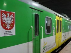 Zderzenie pociągu z dźwigiem. Ewakuacja na stacji w Warszawie