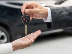 Sprzedałeś auto? Fiskus może upomnieć się o pieniądze nawet po kilku miesiącach