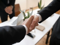 Koniec z urzędniczym „bizancjum”? Nowy rejestr pokaże każdą umowę za publiczne pieniądze