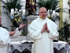 O. Grzegorz Prus przyjął posługę przeora zakonu Paulinów podczas porannych modlitw