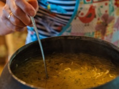 Wiosenna zupa pomoże zrzucić kilogramy. Od razu ugotuj duży garnek