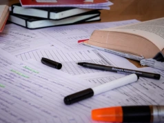 Matura 2026. Czy można mieć telefon na sali podczas egzaminu? CKE odpowiada