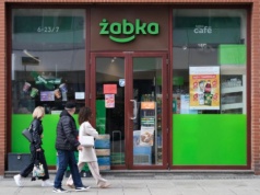 Żabka i jej godziny otwarcia. Ten sklep ratuje wielu zapominalskich w majówkę
