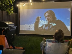 Zrobiłam kino plenerowe za grosze. Potrzebowałam tylko dwóch rzeczy