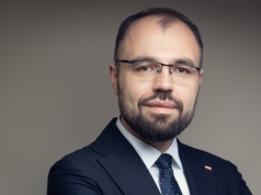 Szczucki po wypowiedzi Tuska: "Nieodpowiedzialna gra wojną"