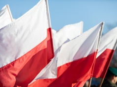 Jak obchodzić się z symbolem Rzeczypospolitej? Dzień Flagi okiem historyka