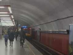 Pędził po stacji metra na rowerze. Regulamin tego zabrania, ale ma to być coraz częstszy widok