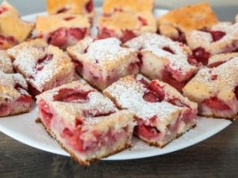 Ciasto z truskawkami jak u babci. Proste i idealne na majówkę