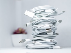 3 kable USB, które naprawdę mają sens. Powinien je mieć każdy posiadacz smartfonu