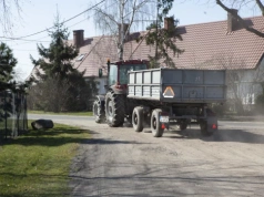 Przewozisz ludzi traktorem? Możesz stracić prawo jazdy