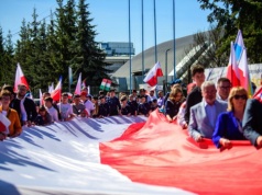 Święto Flagi w Zgierzu. Uroczysty pochód z biało-czerwoną